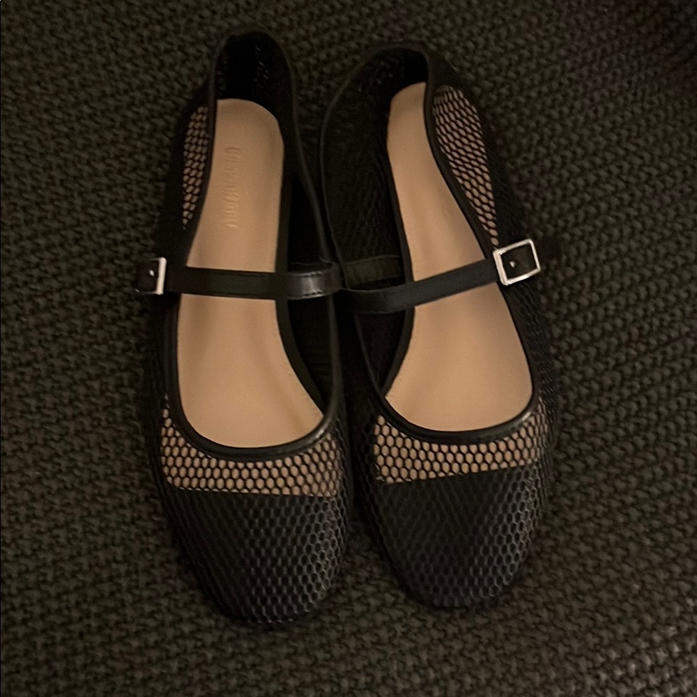Black Minimalist Flats with Strap